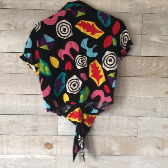 Stranger Things bold abstract design cropped short sleeve button down shirt - Picture 4 of 6